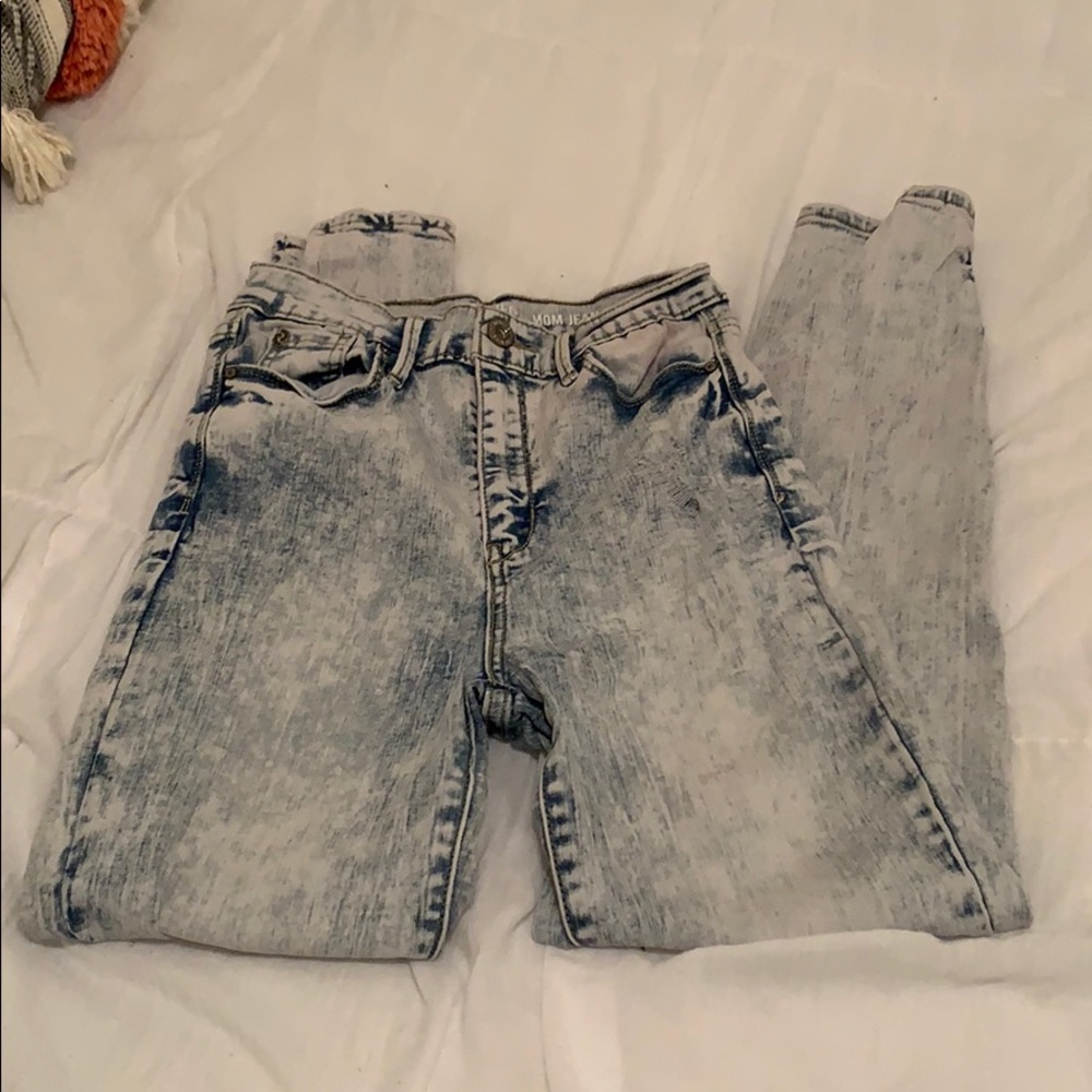 Light wash ripped mom jeans